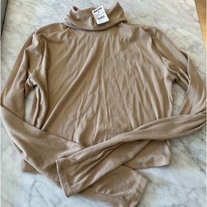 Tilly’s Crop Turtleneck Top. NWT. Size XL. Fits SMALL/MEDIUM